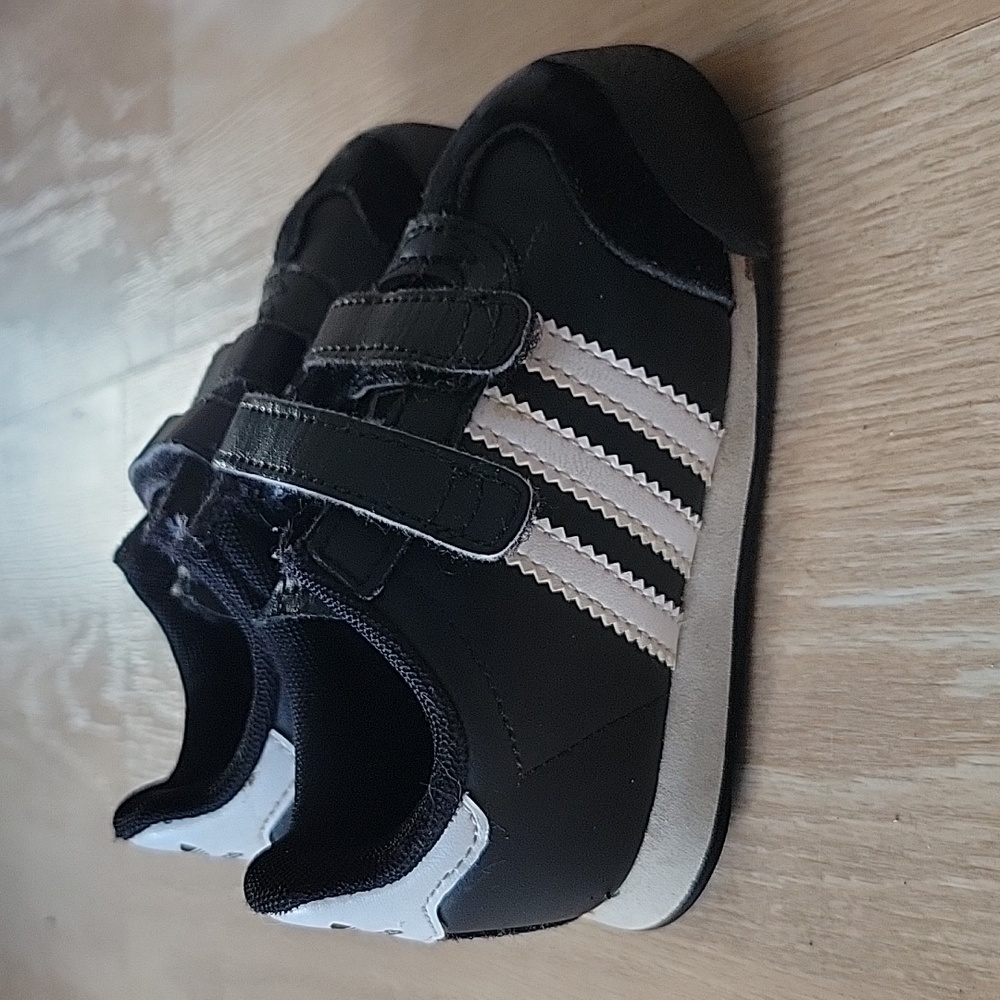 Adidas size 5K toddler sneakers